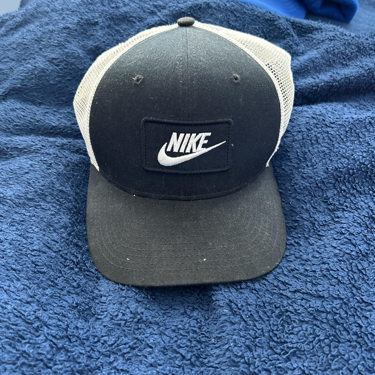 Nike Men's Black and White Hat | Depop