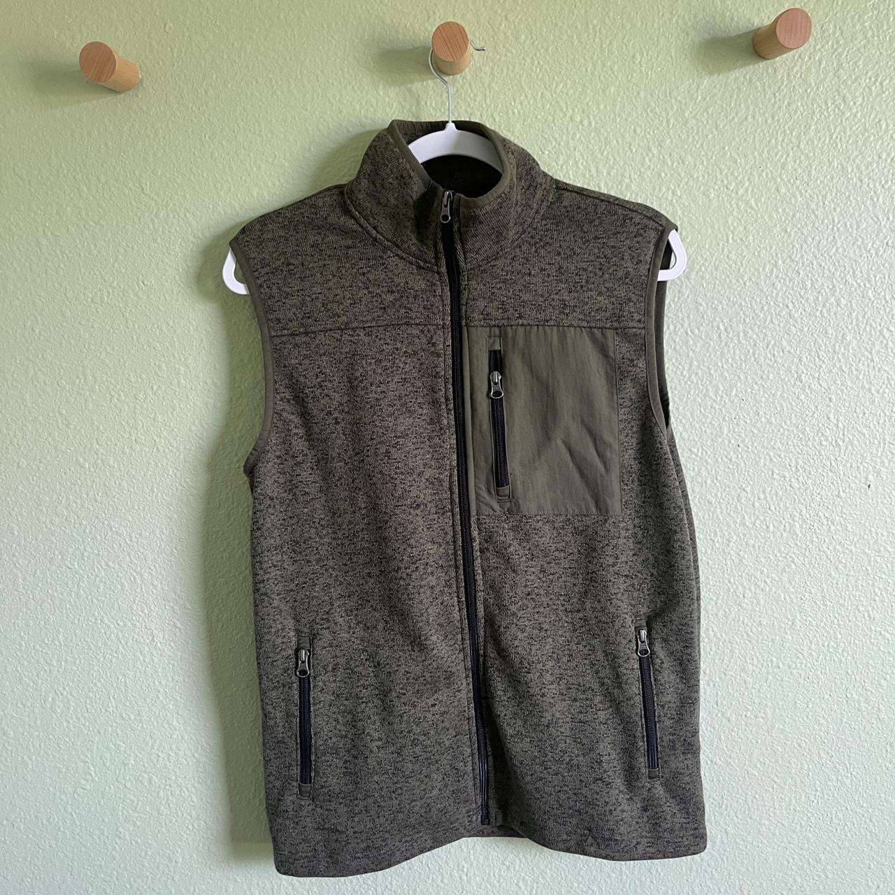 cool green and black vest! 🌲 great for layering! - Depop
