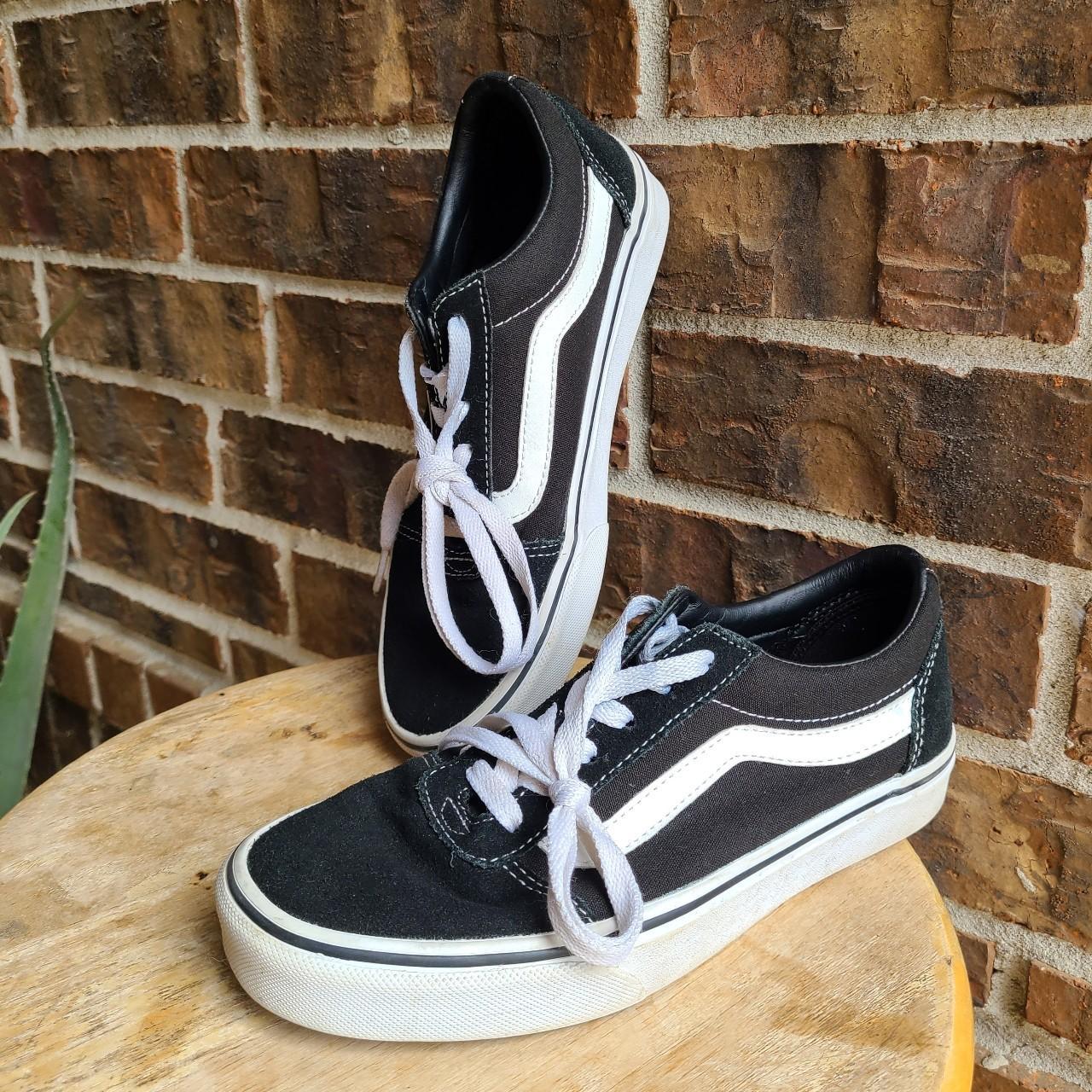 Old skool vans size deals 5 black and white