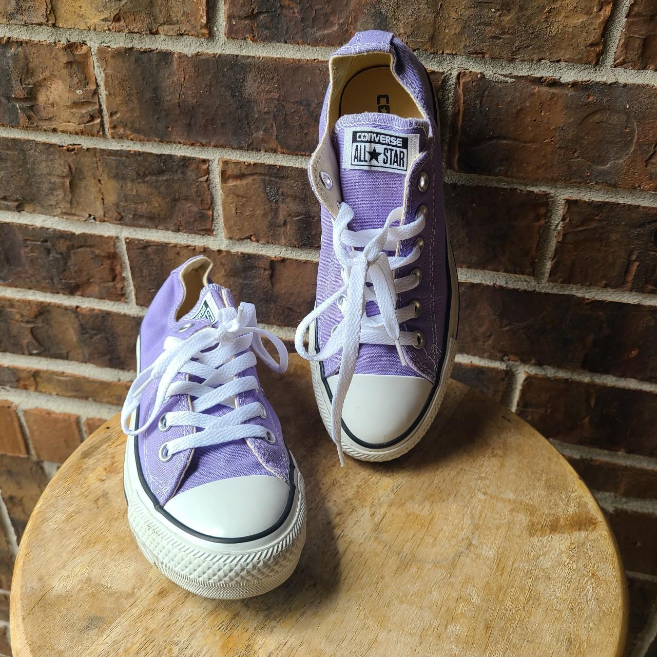 Light purple deals converse