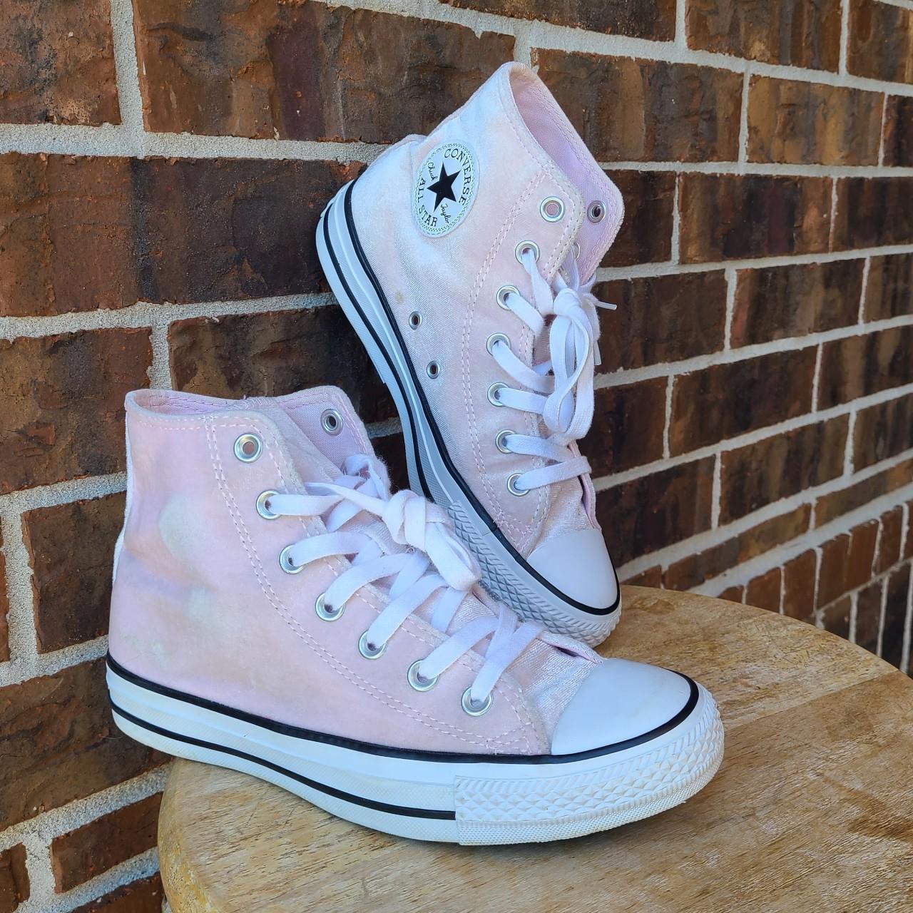 Light pink 2025 velvet converse