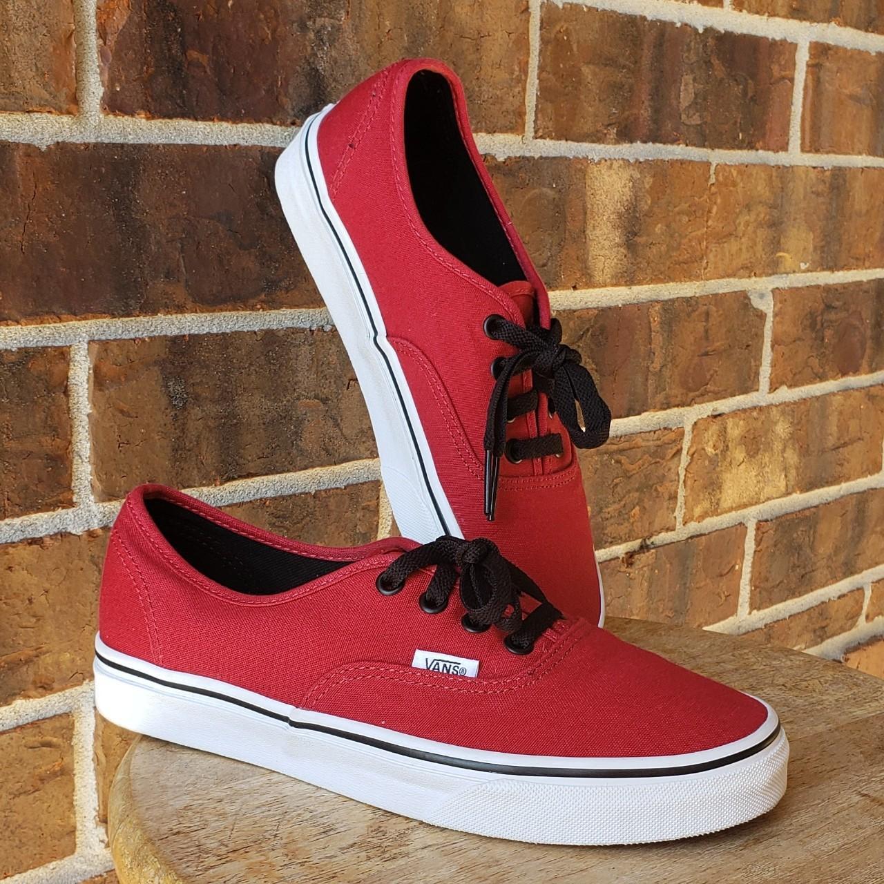 Black vans outlet red laces