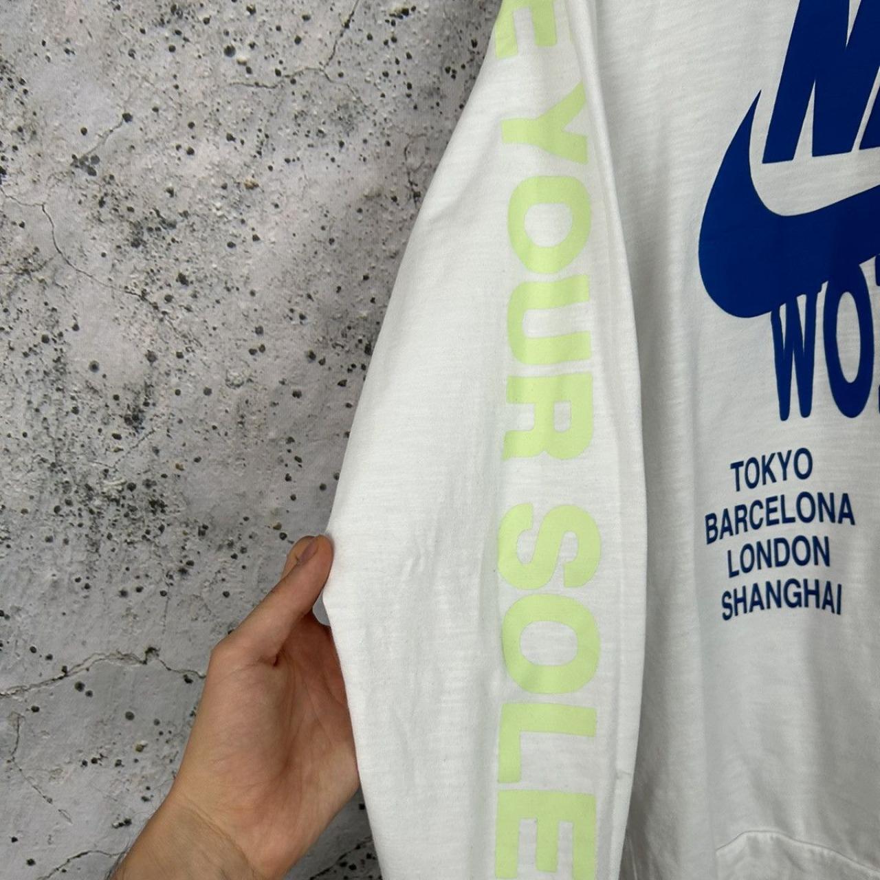 Nike World Tour Graphic Crewneck Streetwear