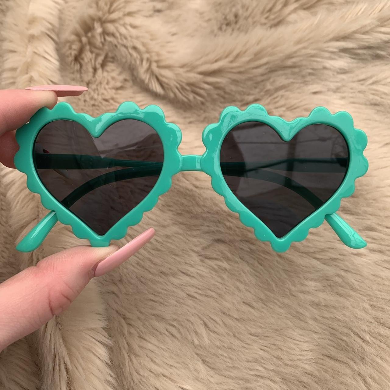 GIFIORE Heart Sunglasses Vintage Retro Oversized Cat Eye Heart Shaped Sun  Glasses (2 Pack :Black & Tortoiseshell) at Amazon Women's Clothing store