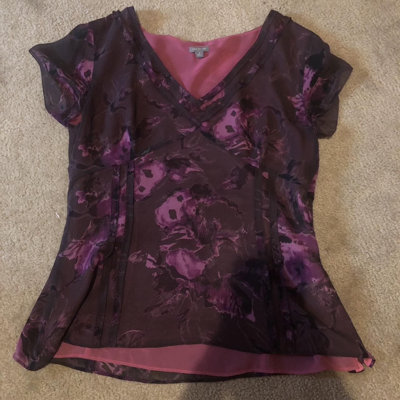 Ann Taylor 90s Styled Top. Excellent Condition! Size... - Depop