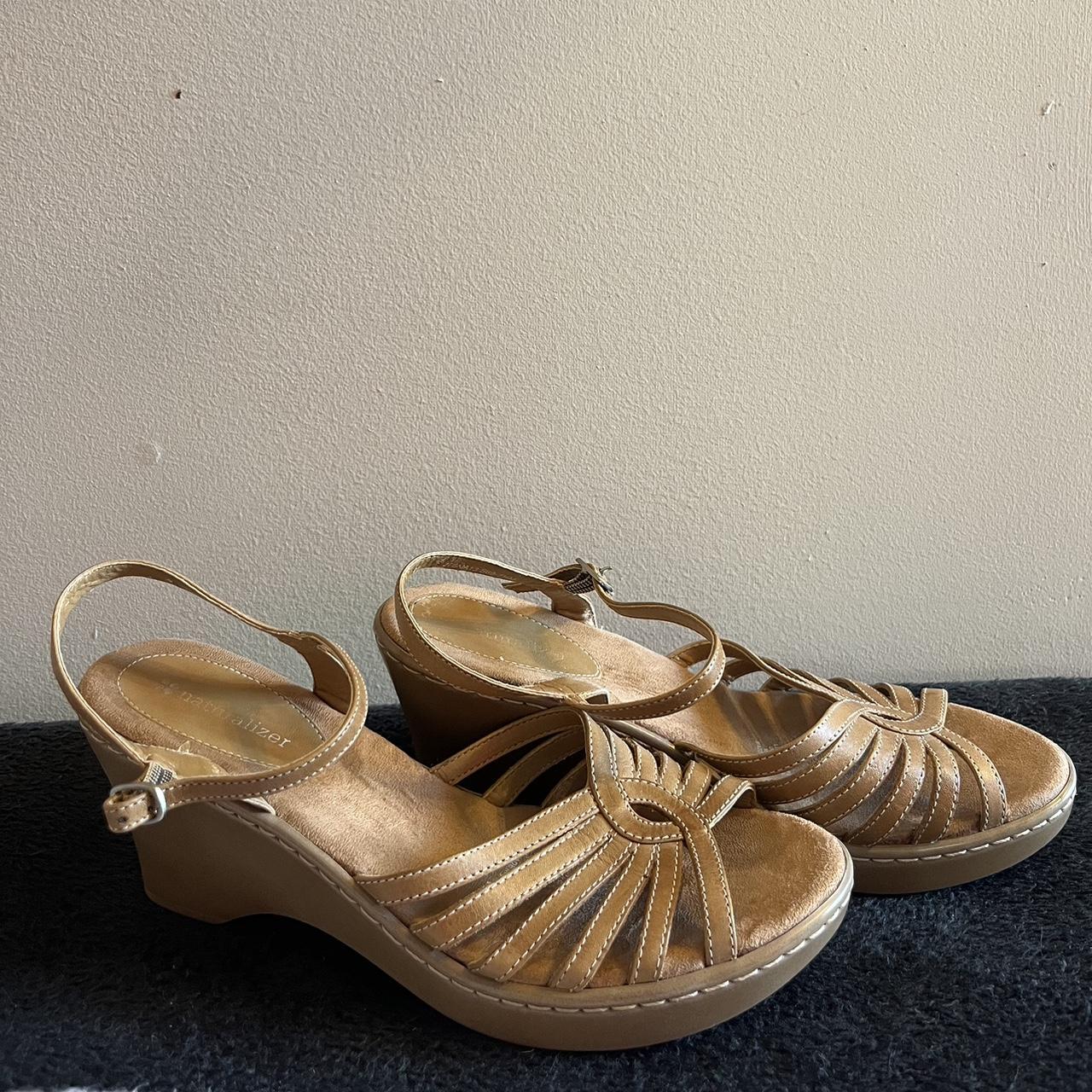 naturalizer beige heels