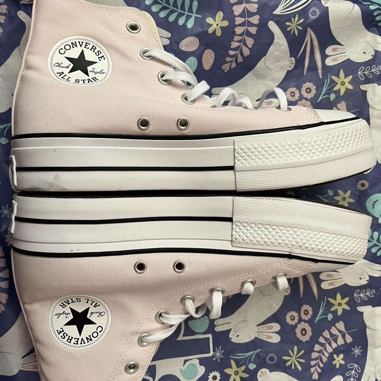 Light pink 2024 converse shoes