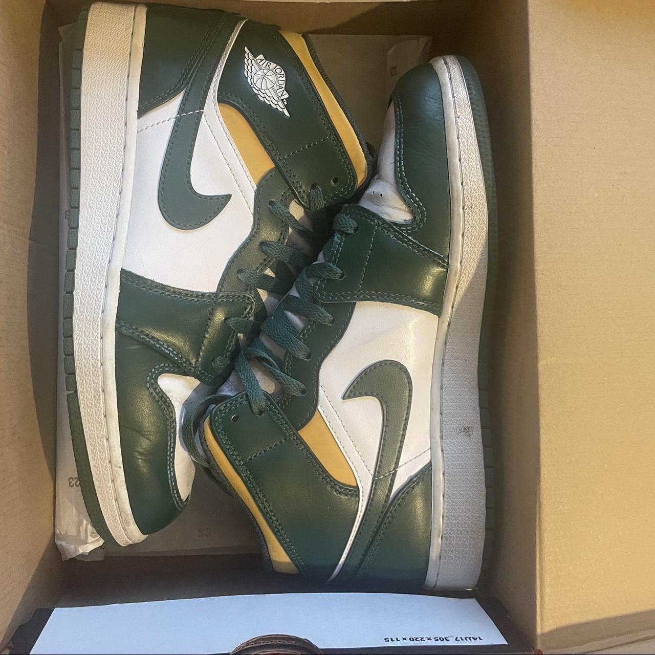 Dark green best sale jordan 1