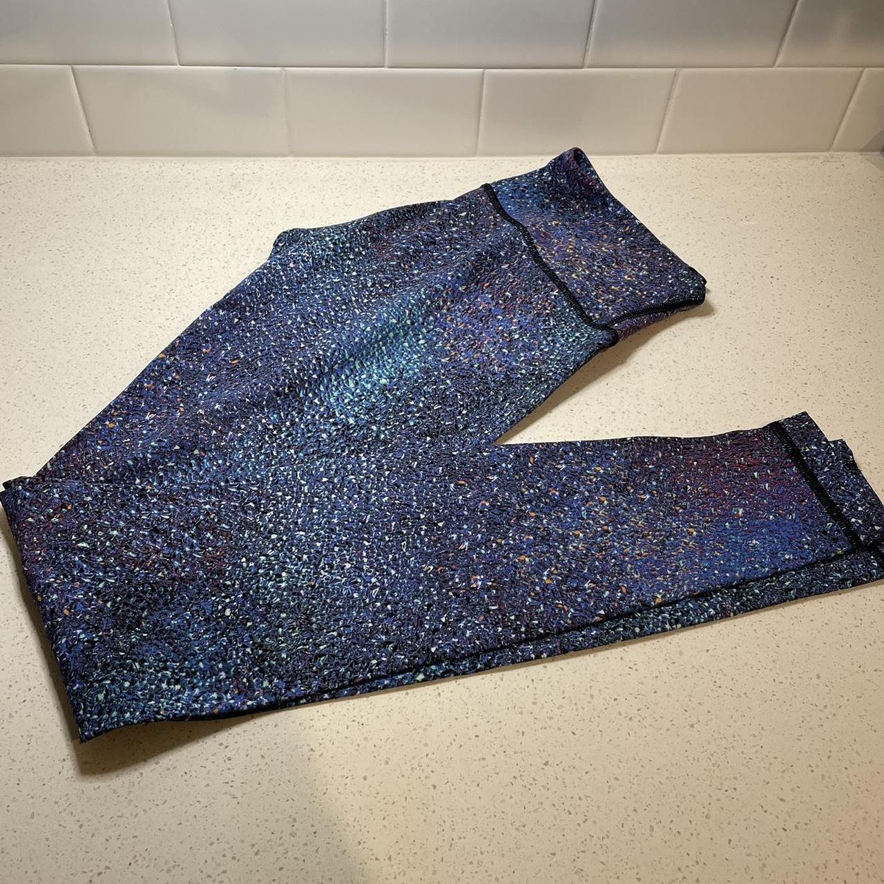 Lululemon patterned leggings Size 6 - Depop