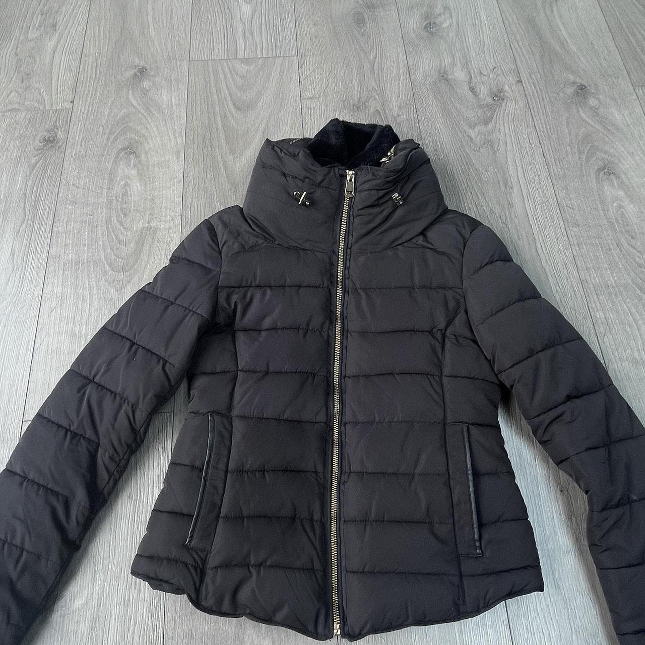 Lasies black Zara coat. Size Small in good condition... Depop