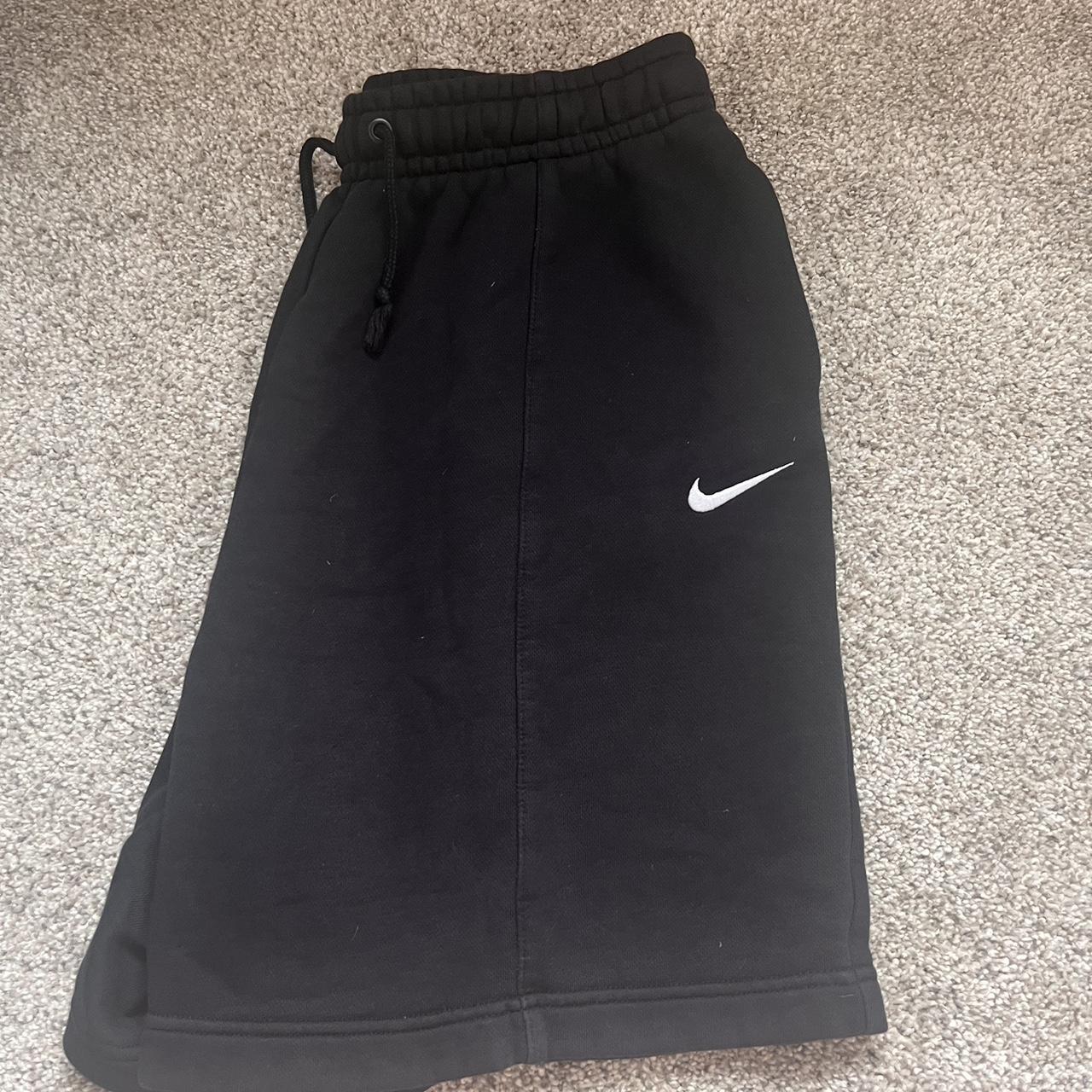 womens shorts nike black