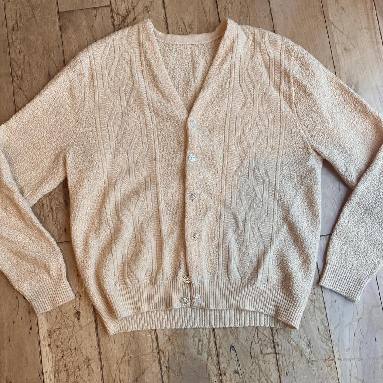 Absolutely adorable vintage heavy cable knit style... - Depop