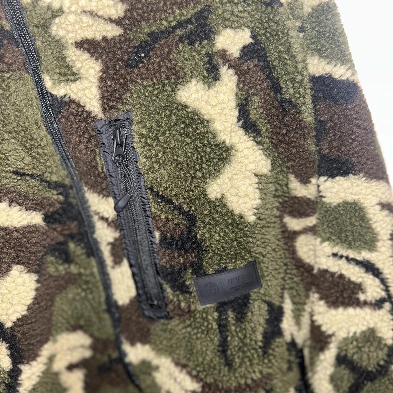 Bershka Camo Fleece Size L Hardly Worn - Depop