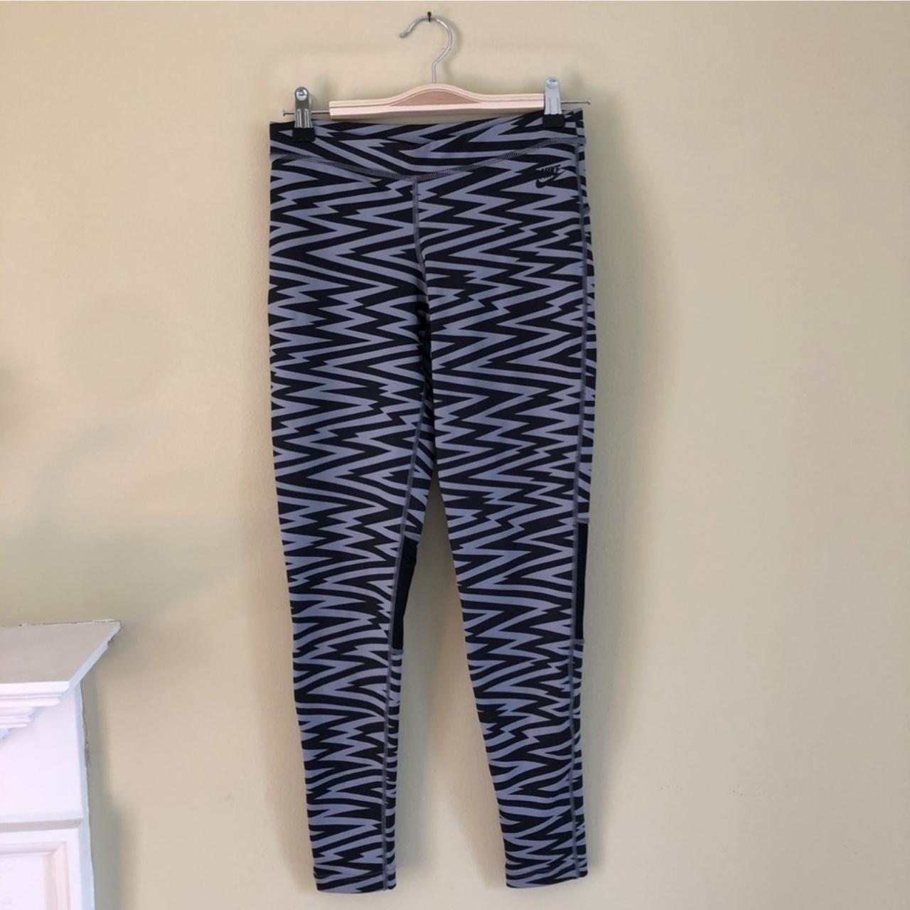 Nike zig zag store leggings