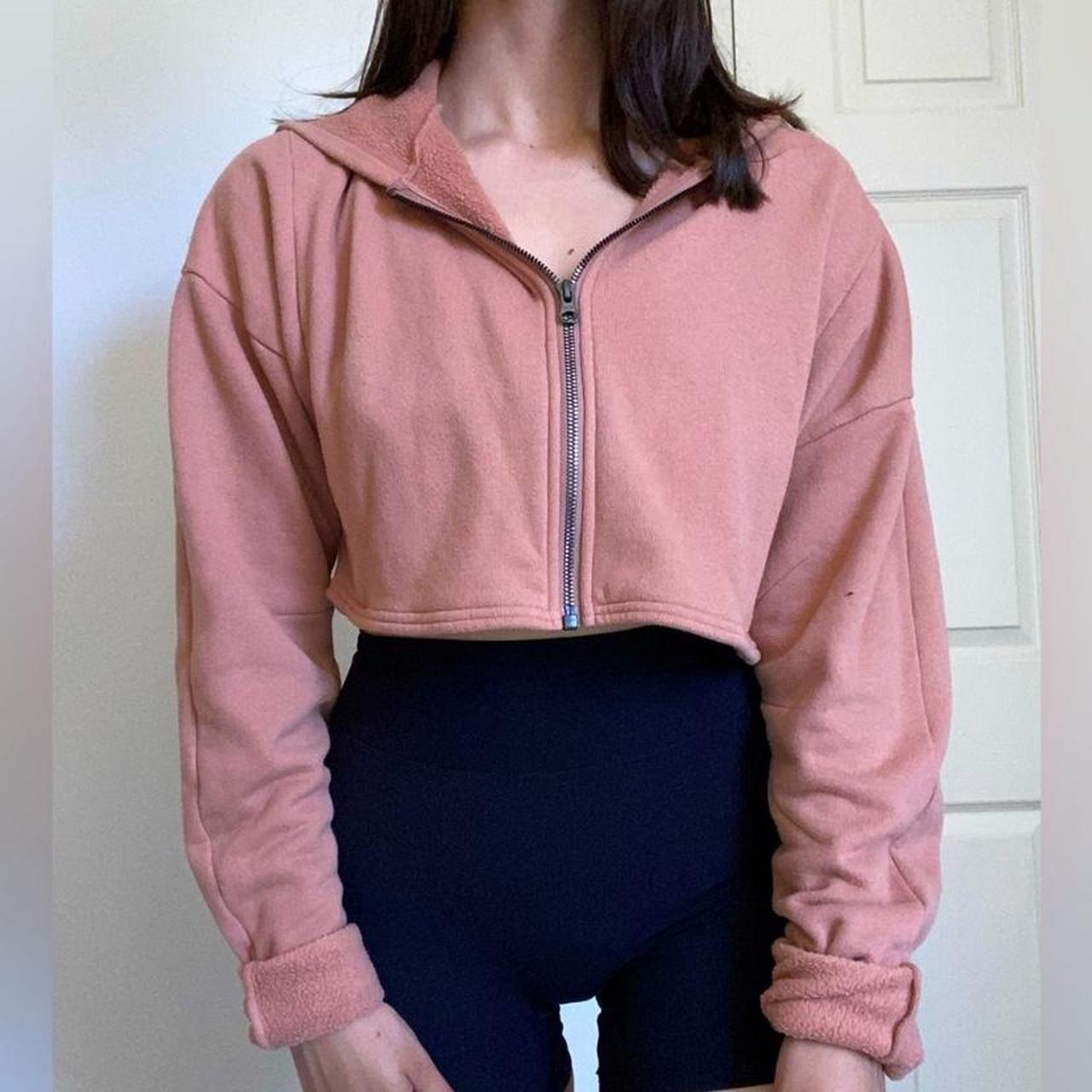 Alo Yoga brand Extreme Crop Jacket Color is a lovely Depop