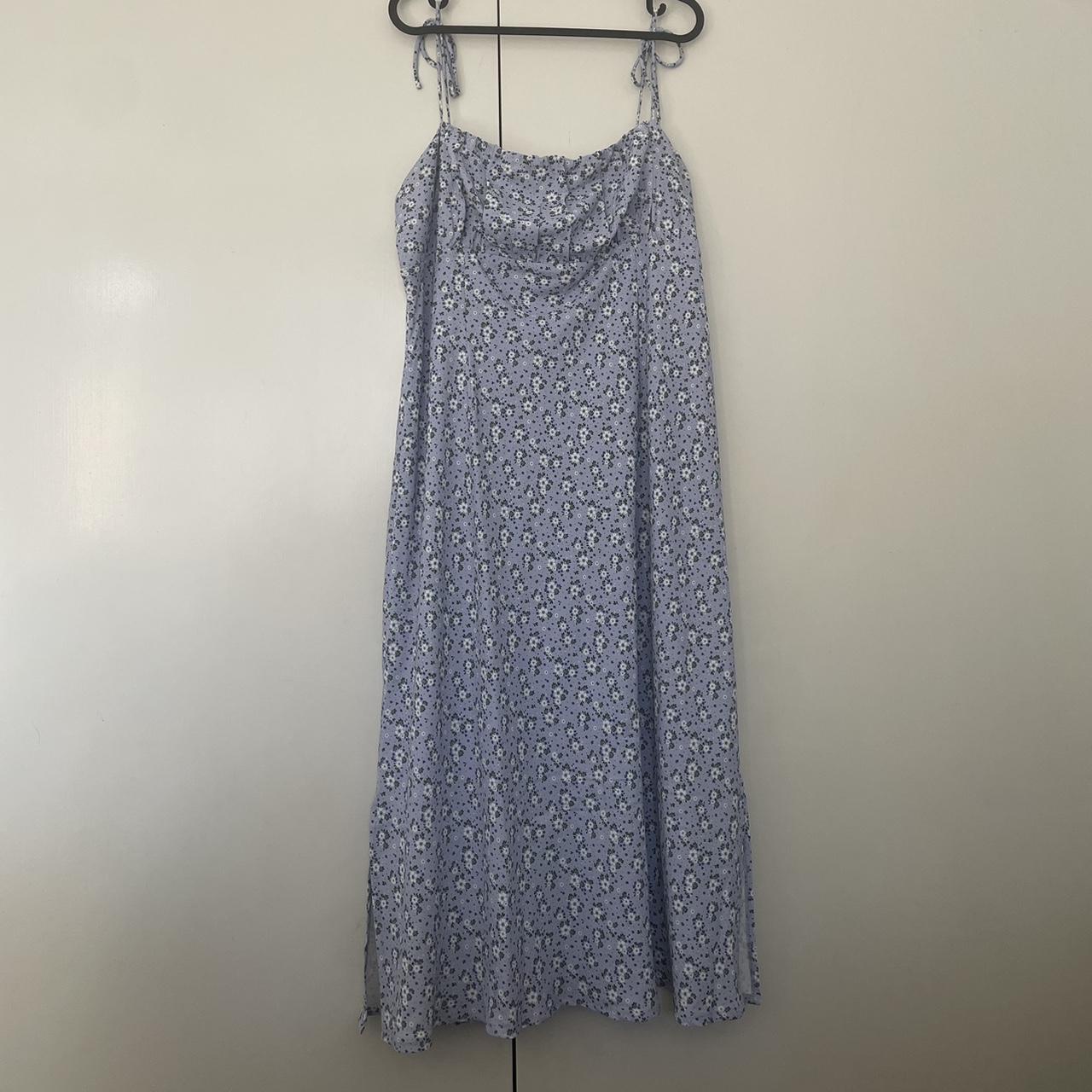 perfect stranger lilac floral midi dress size... - Depop