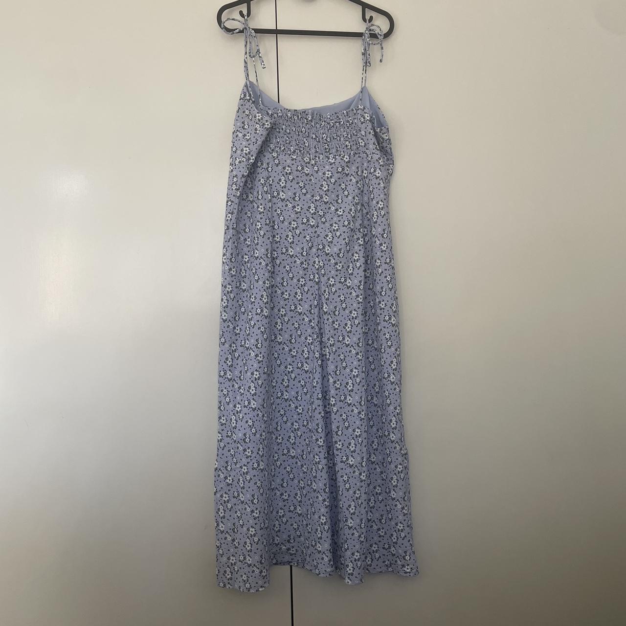 perfect stranger lilac floral midi dress size... - Depop