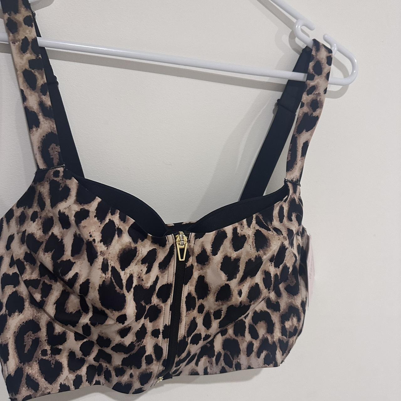 Victoria secret sports bra Does up at front has... Depop