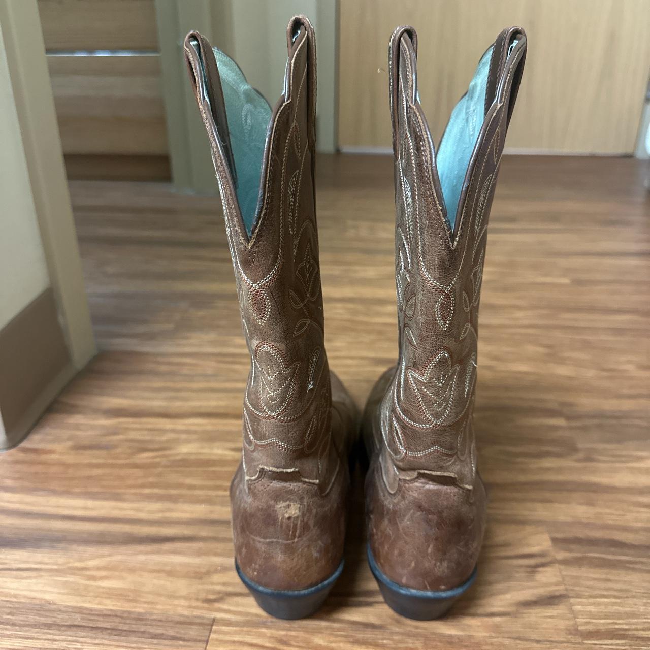 Men's size 10 Ariat boots from boot barn and a L/XL - Depop