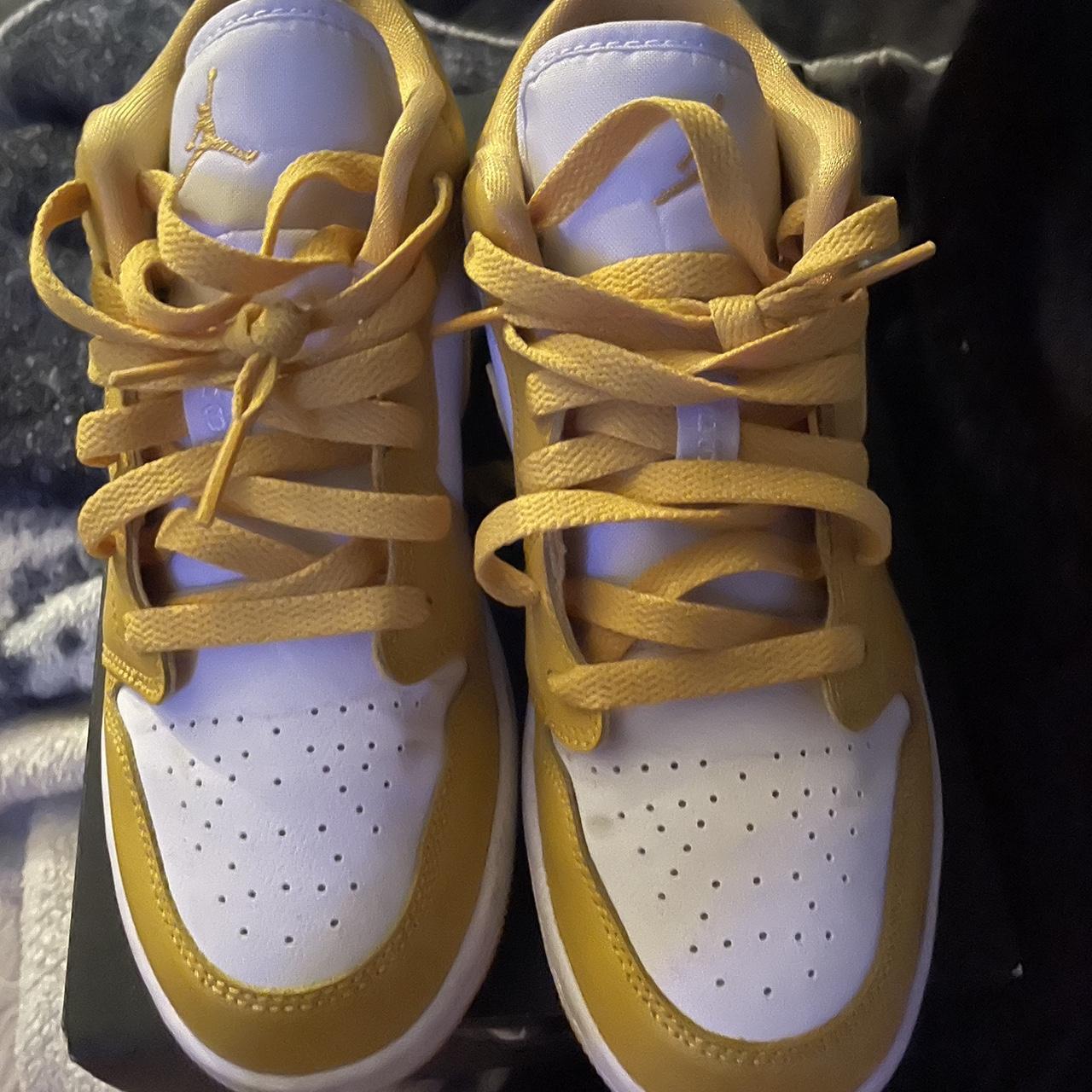 AIR JORDAN 1 LOW GS POLLEN Will clean the bottom of... - Depop