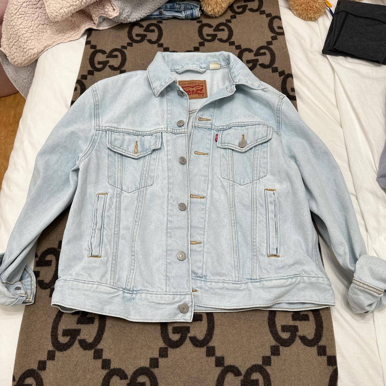 item listed by holsellls
