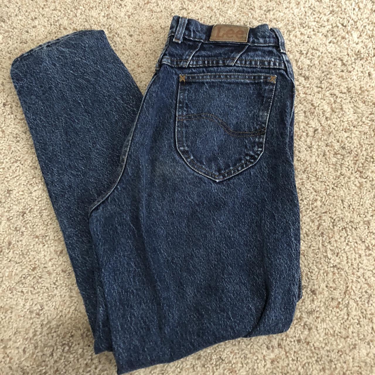 Classic high-rise Lee jeans 24” waist, 26” inseam... - Depop