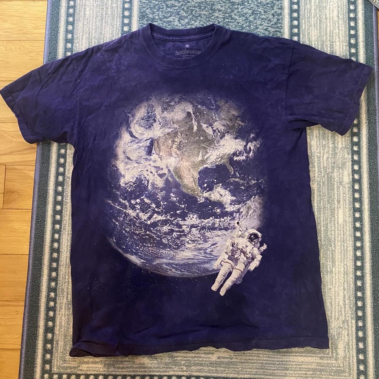 smithsonian institute earth and astronaut... - Depop