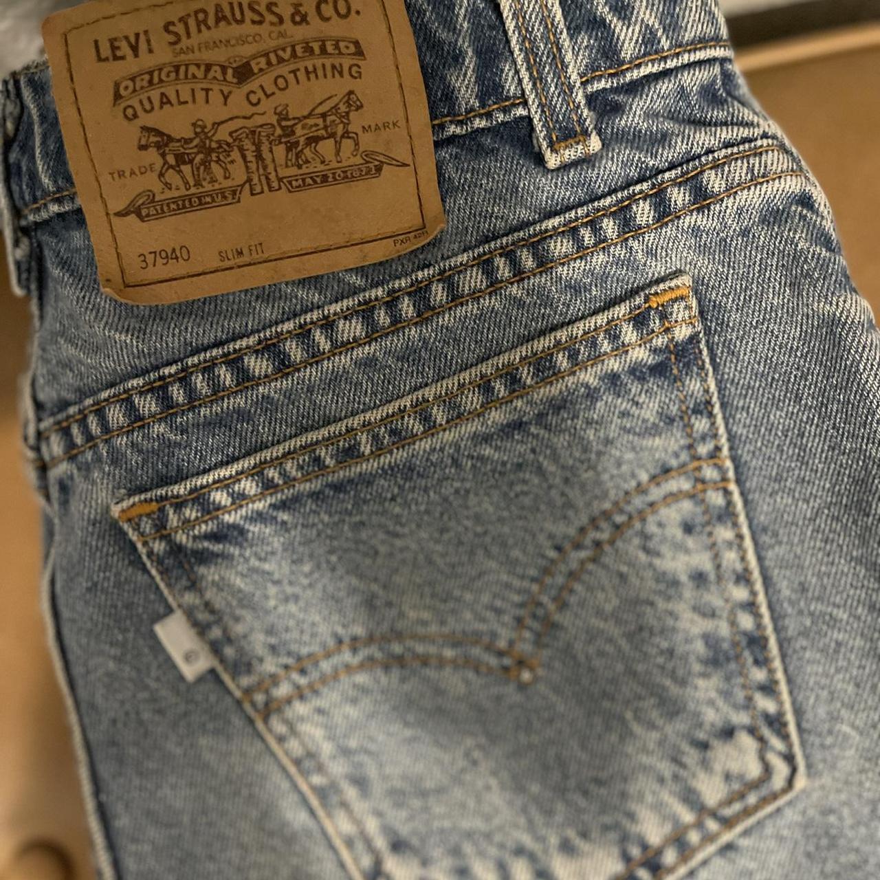 Levis white clearance tag