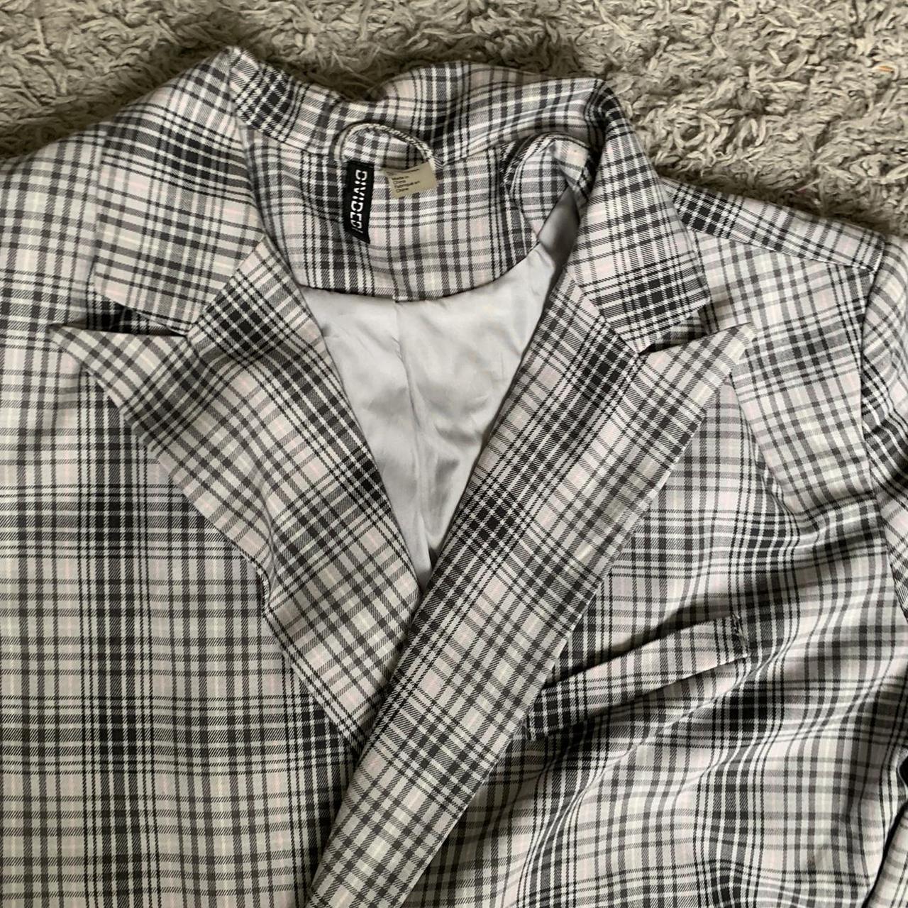 H&M Women's Grey and Pink Suit Depop