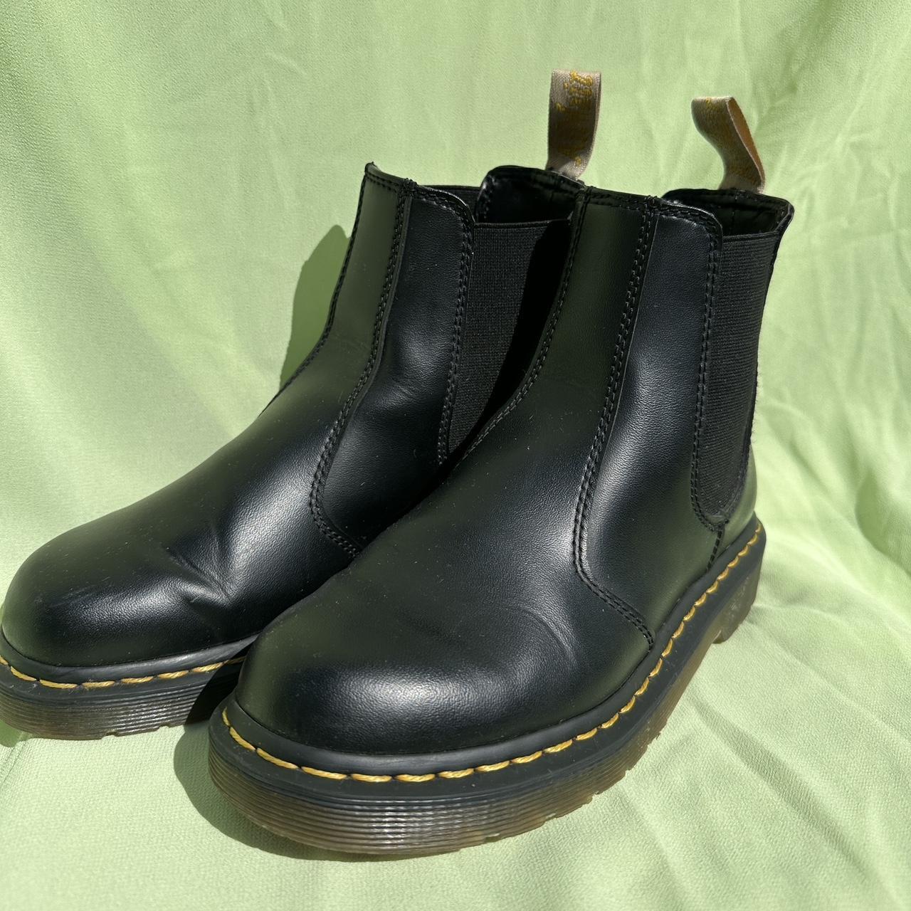 heeled chelsea boot dr marten