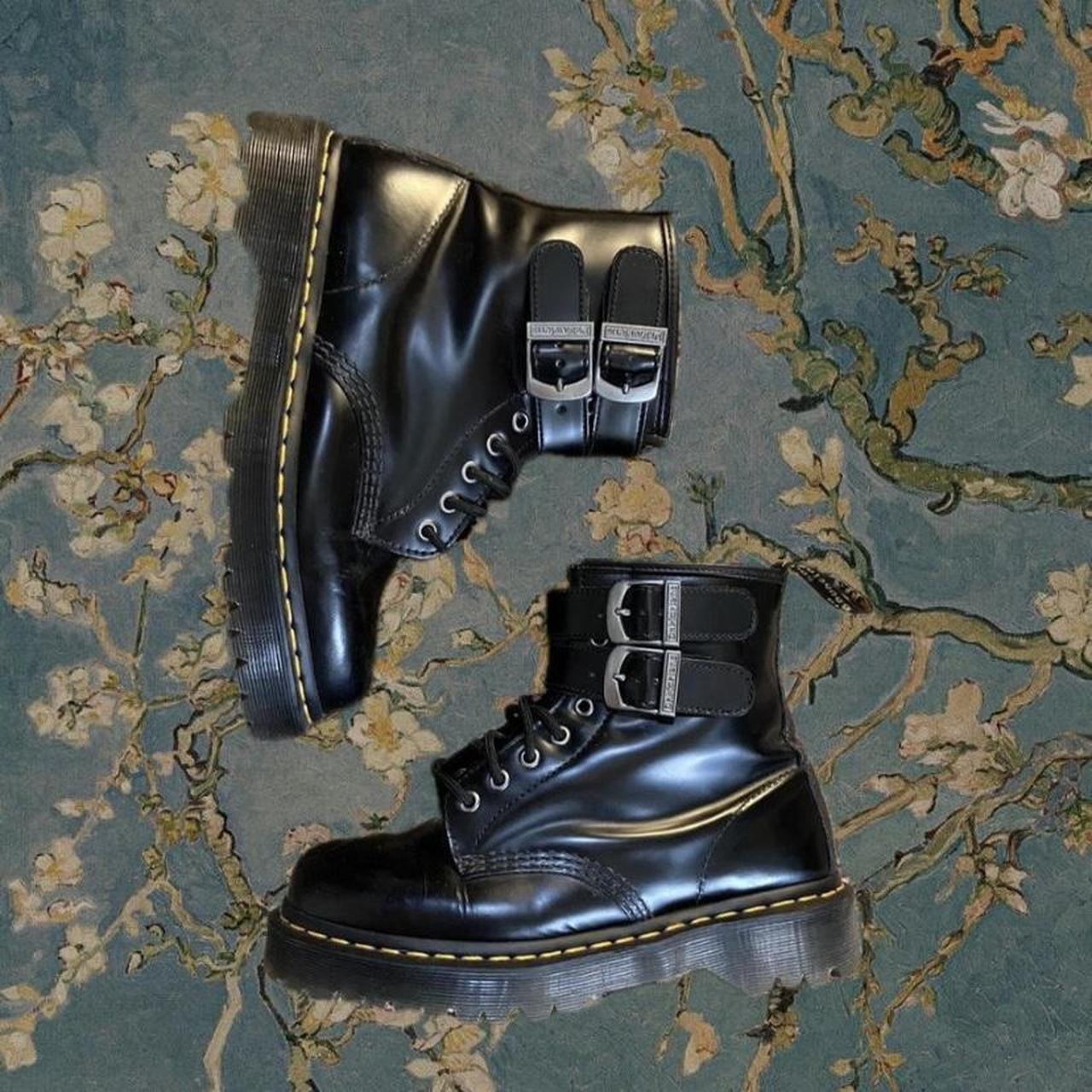 1460 alt dr martens Cinosural International School