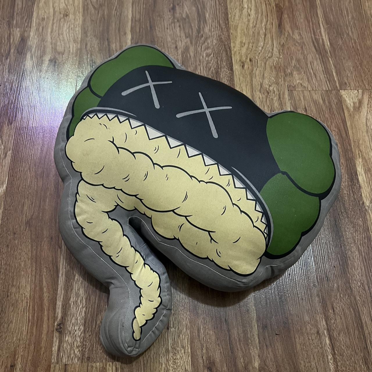 kaws original fake クッション
