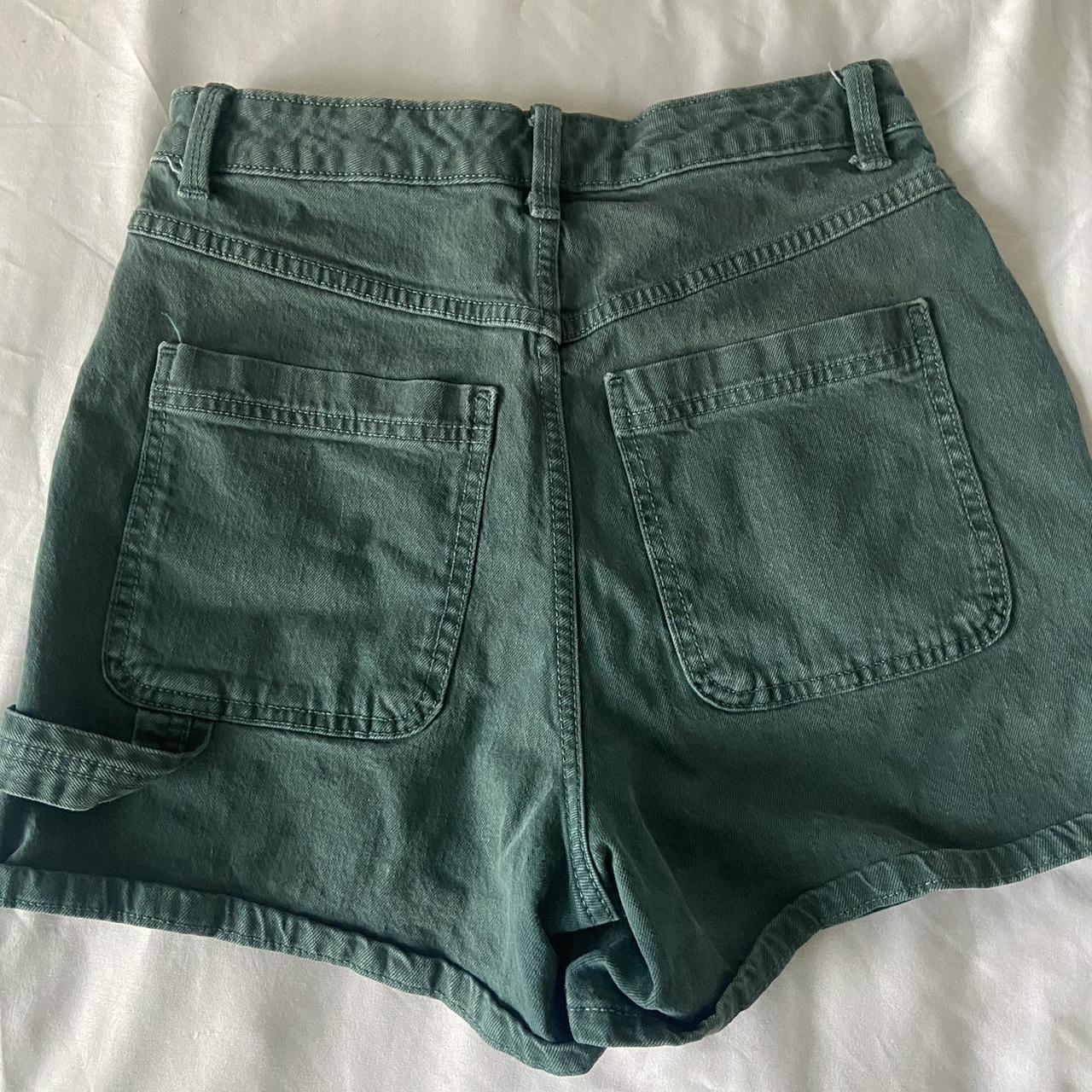 Universal Thread Women's Green Shorts (2)