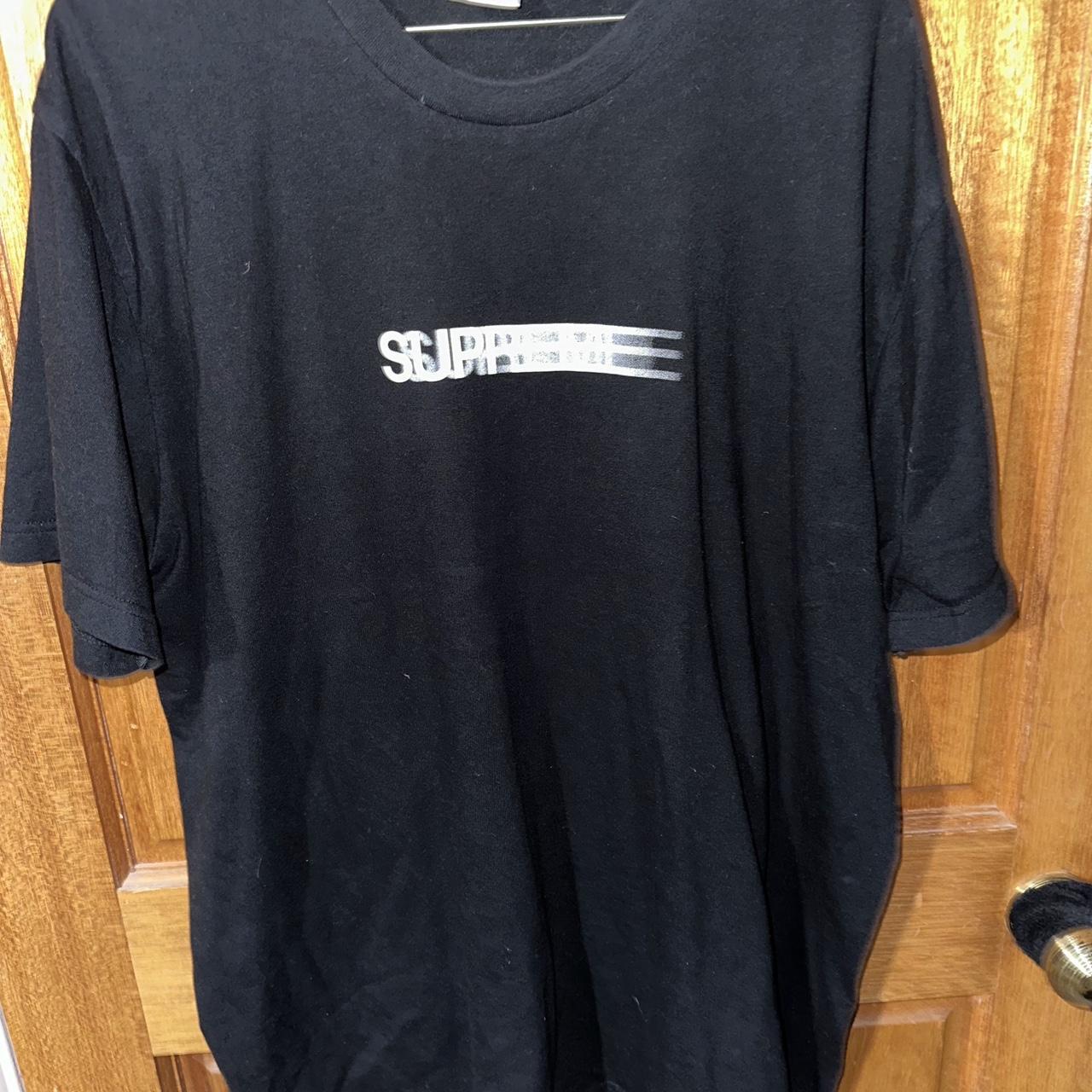 気質アップ Motion Logo 100% Tee Supreme BLACK - L メンズ