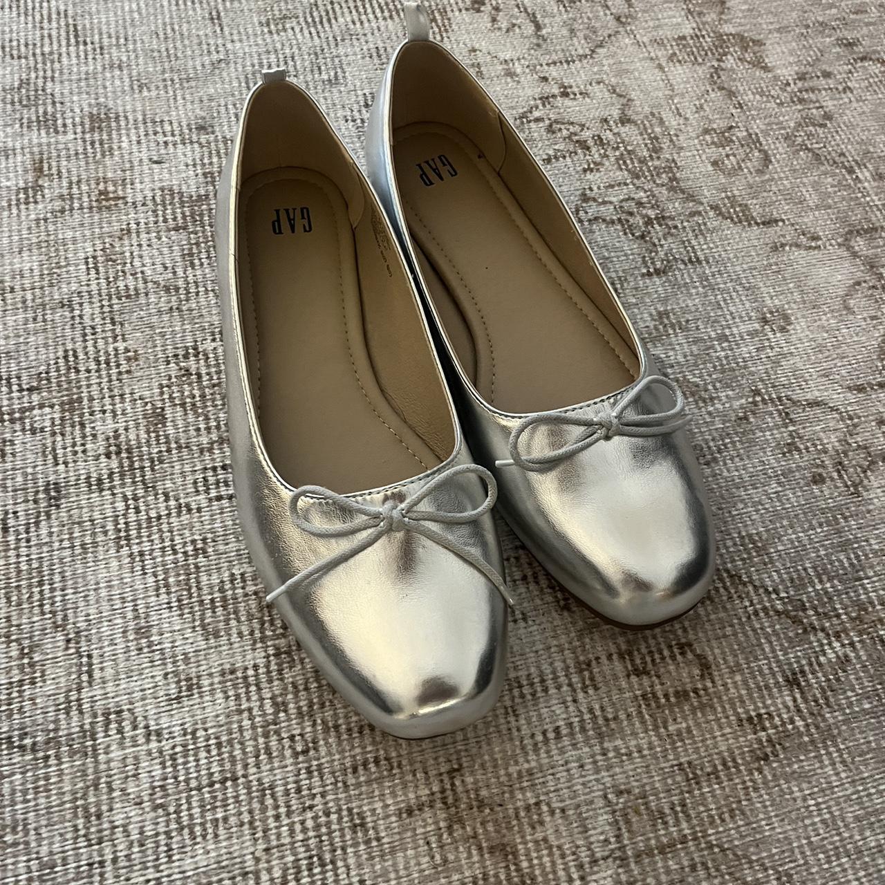 SILVER BOW BALLET FLATS Brand new only worn to try... - Depop