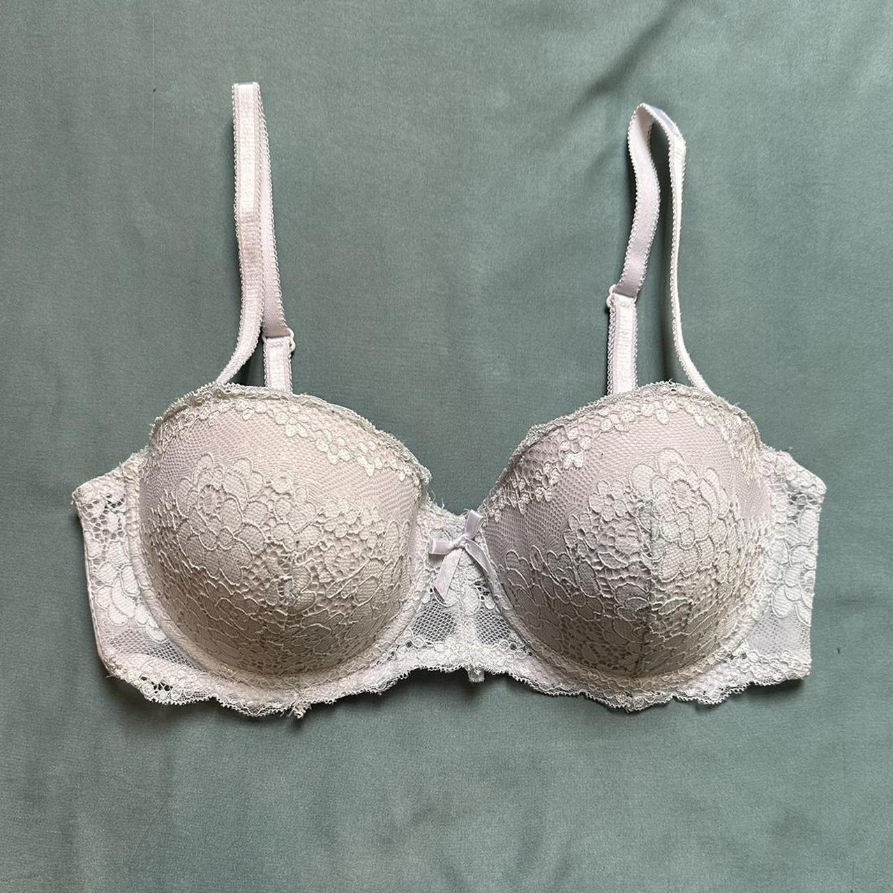 Cute lacy white bra Size 34C - Depop