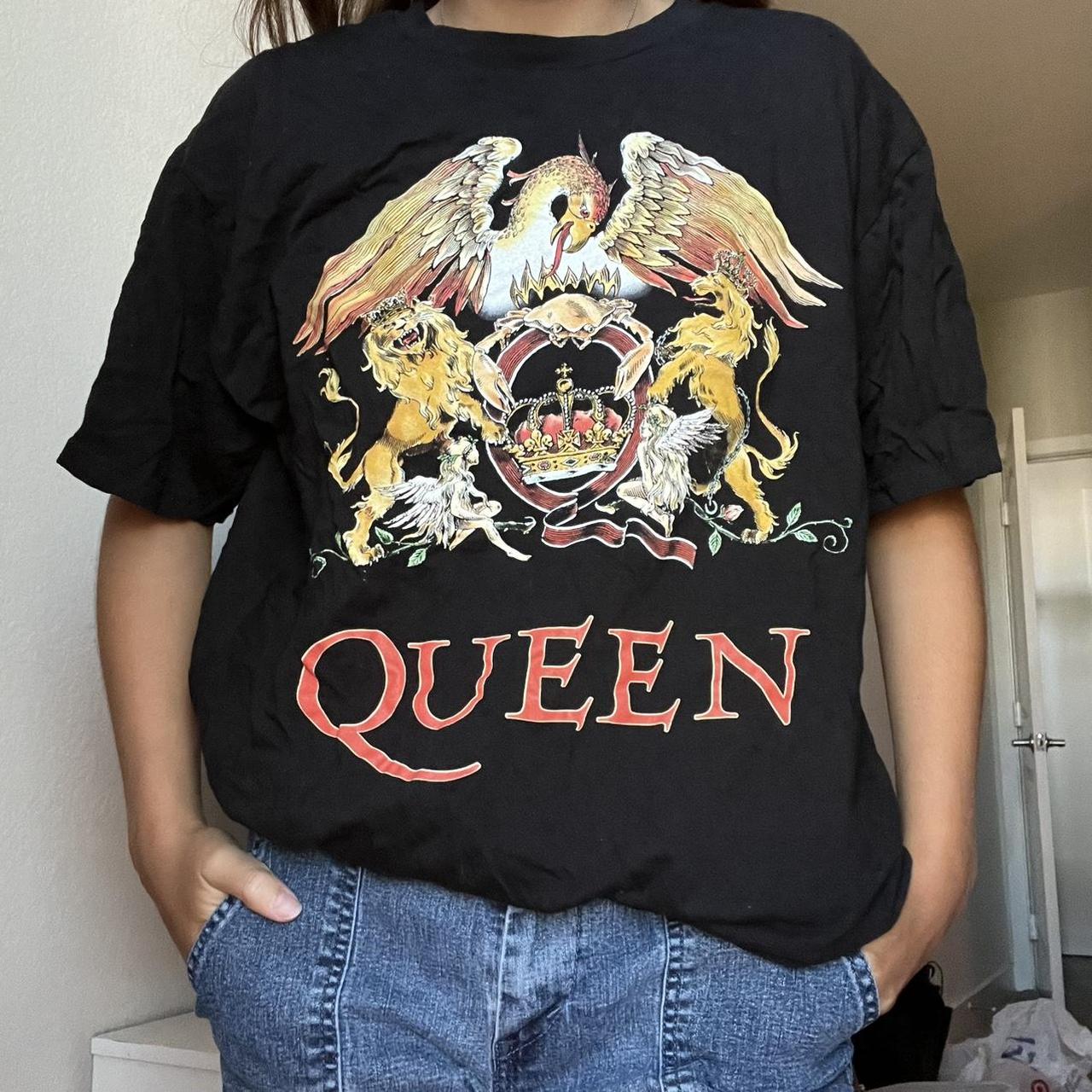 queen band tee love the graphic on the front! Depop
