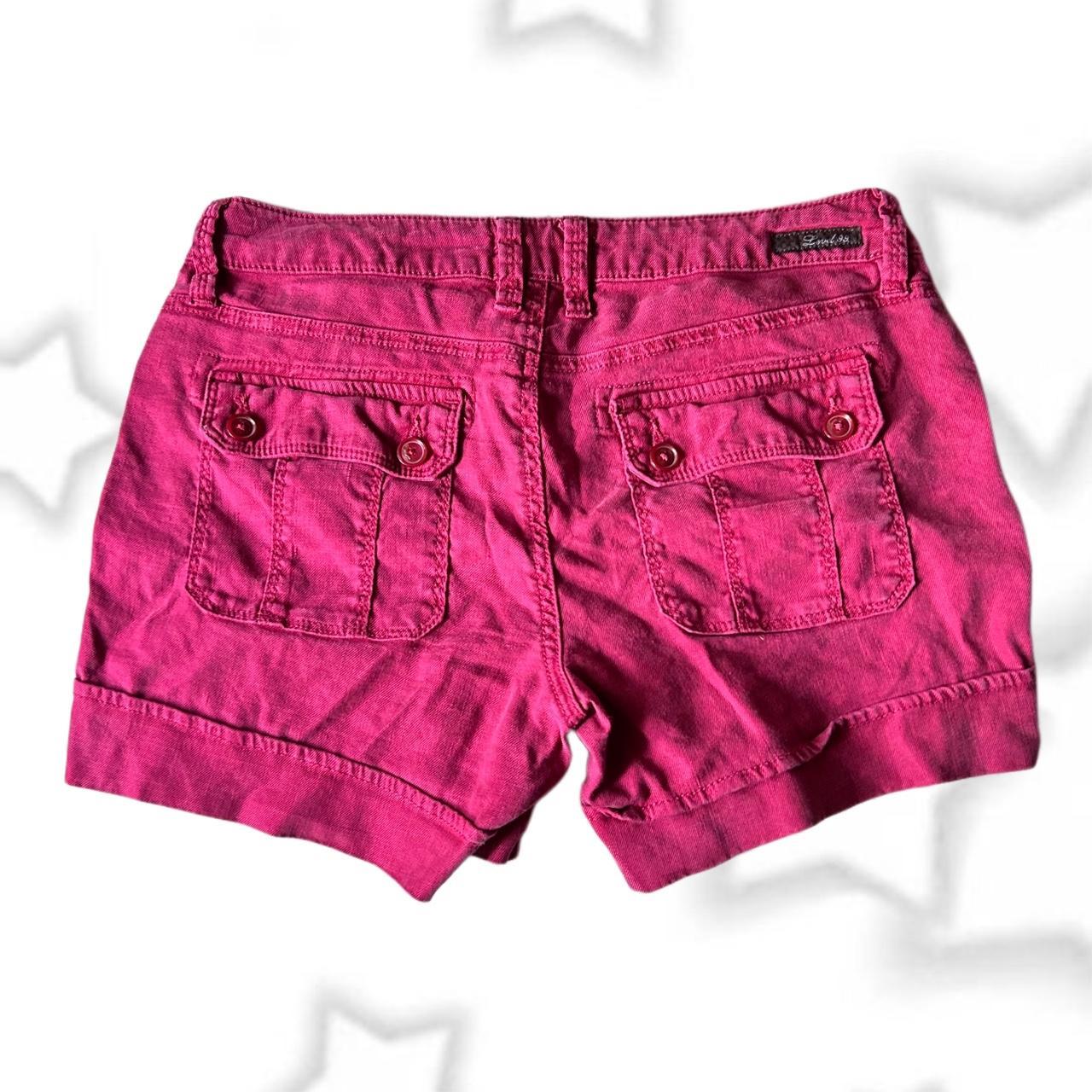 hot pink cargo shorts this pair has 4 button. Depop