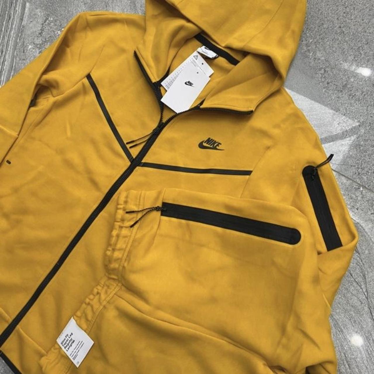 yellow and black nike tech