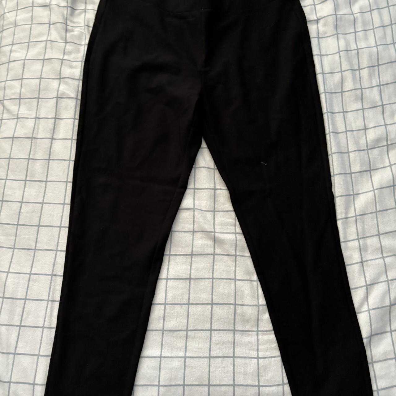 Plain black leggings size large - Depop