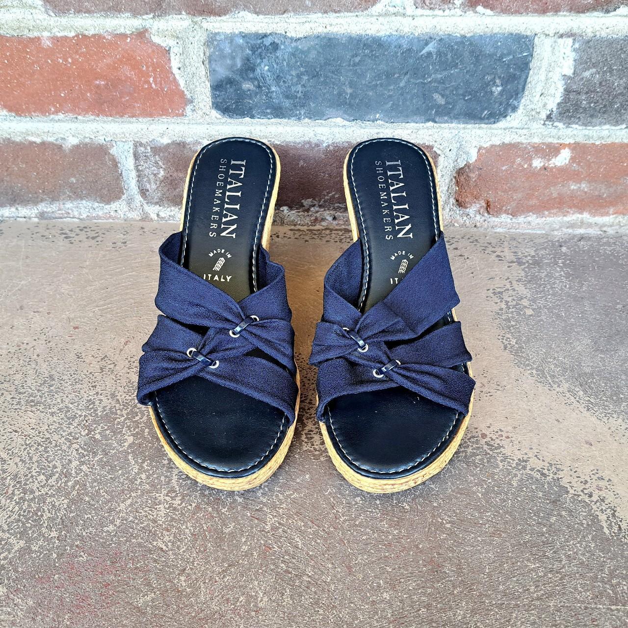 Italian shoemakers hot sale blue sandals