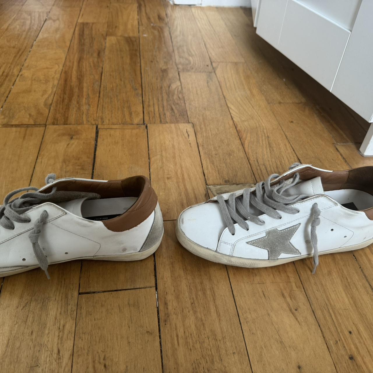 Golden Goose Women's White Trainers (3)
