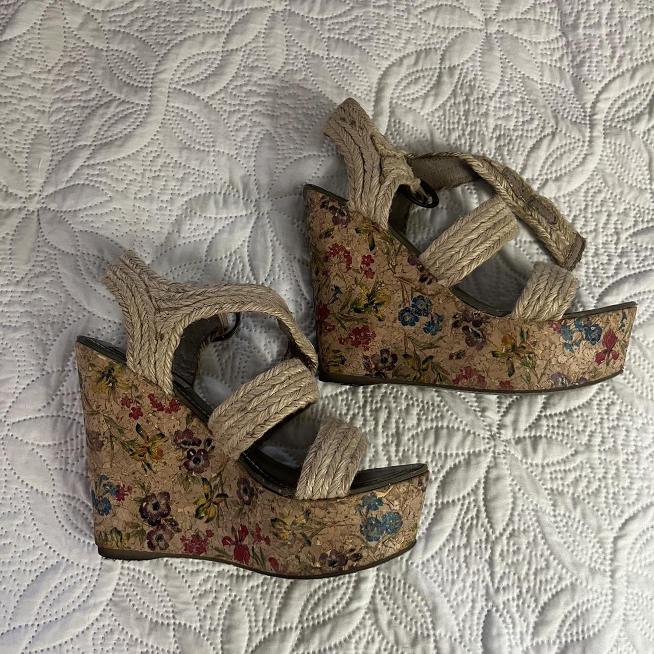 Steve madden 2025 floral wedges