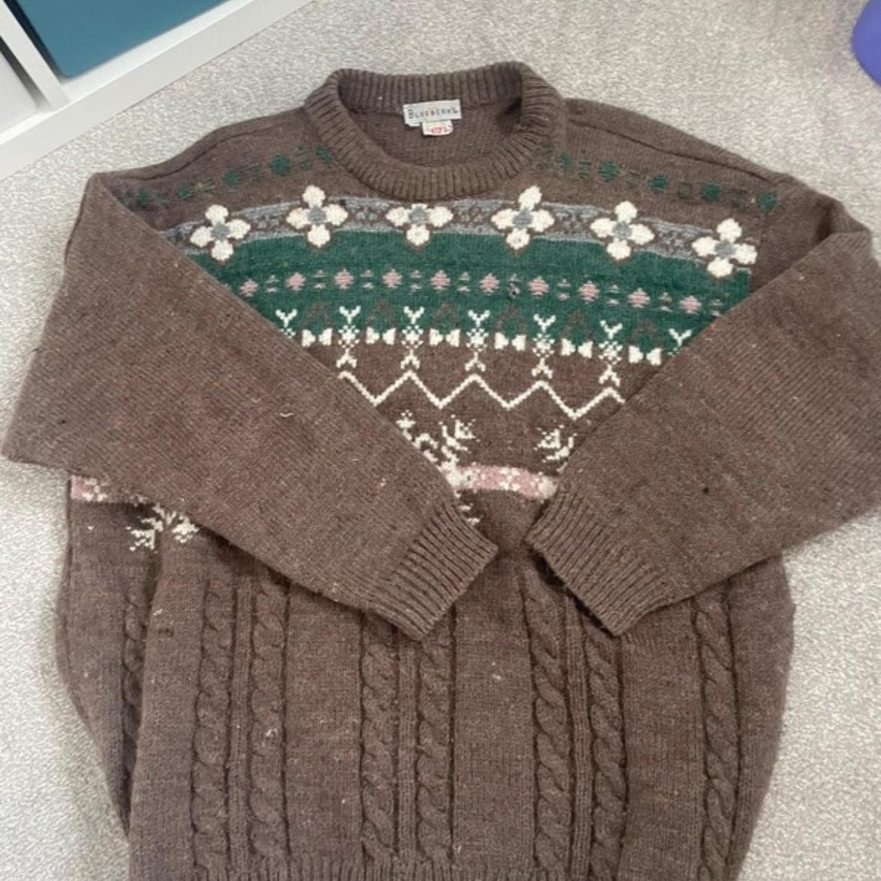 vintage jumper labelled as a medium but can fit a... - Depop