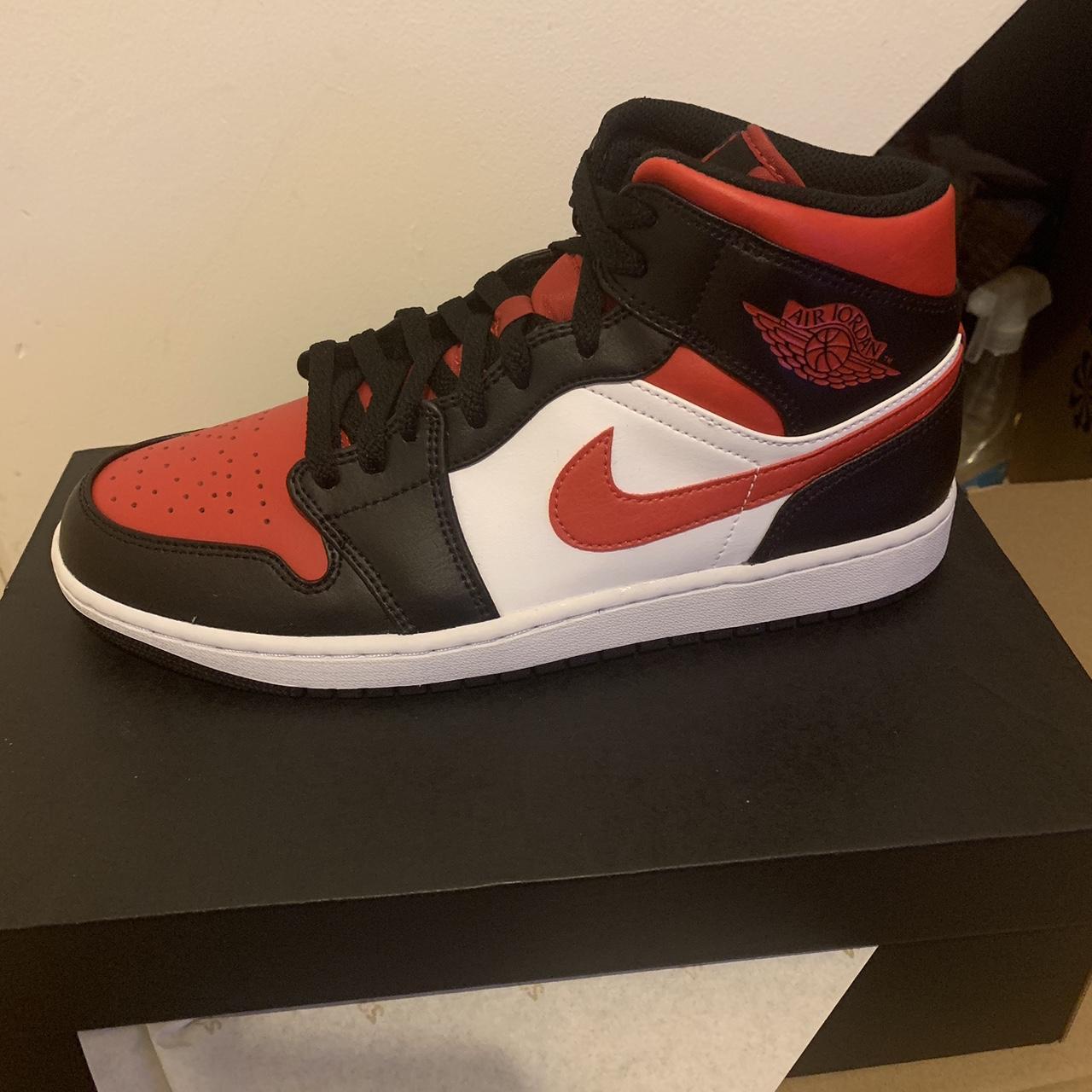 all black and red jordan 1