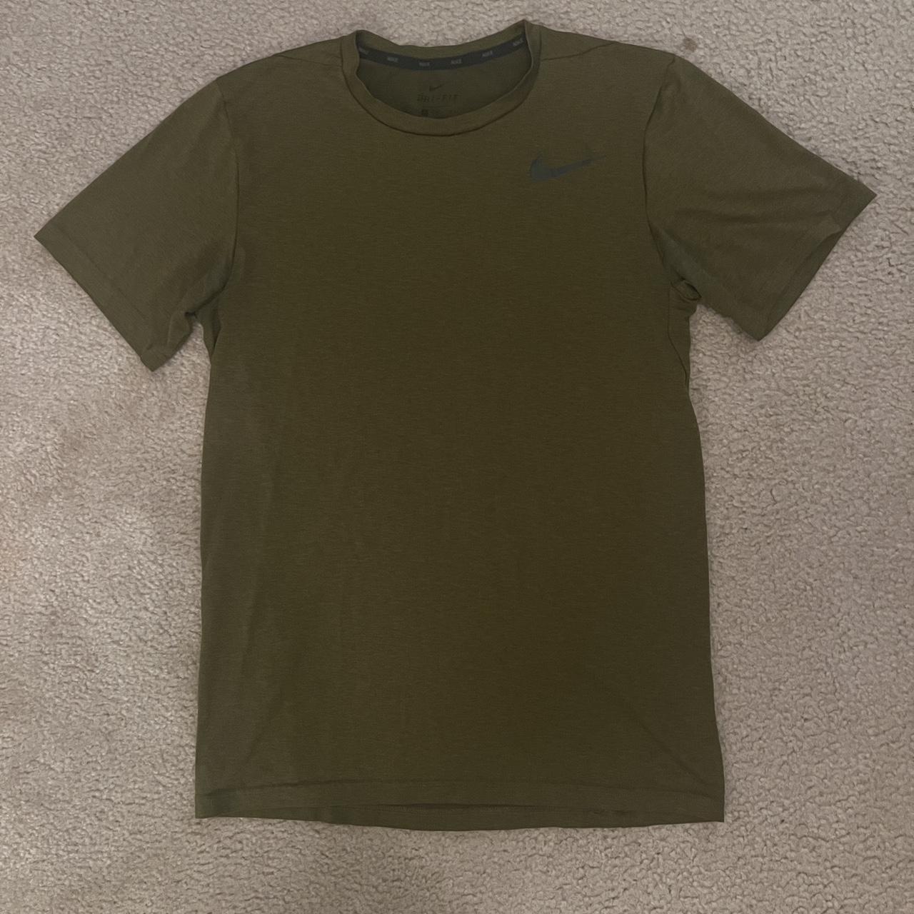 mens nike green shirt