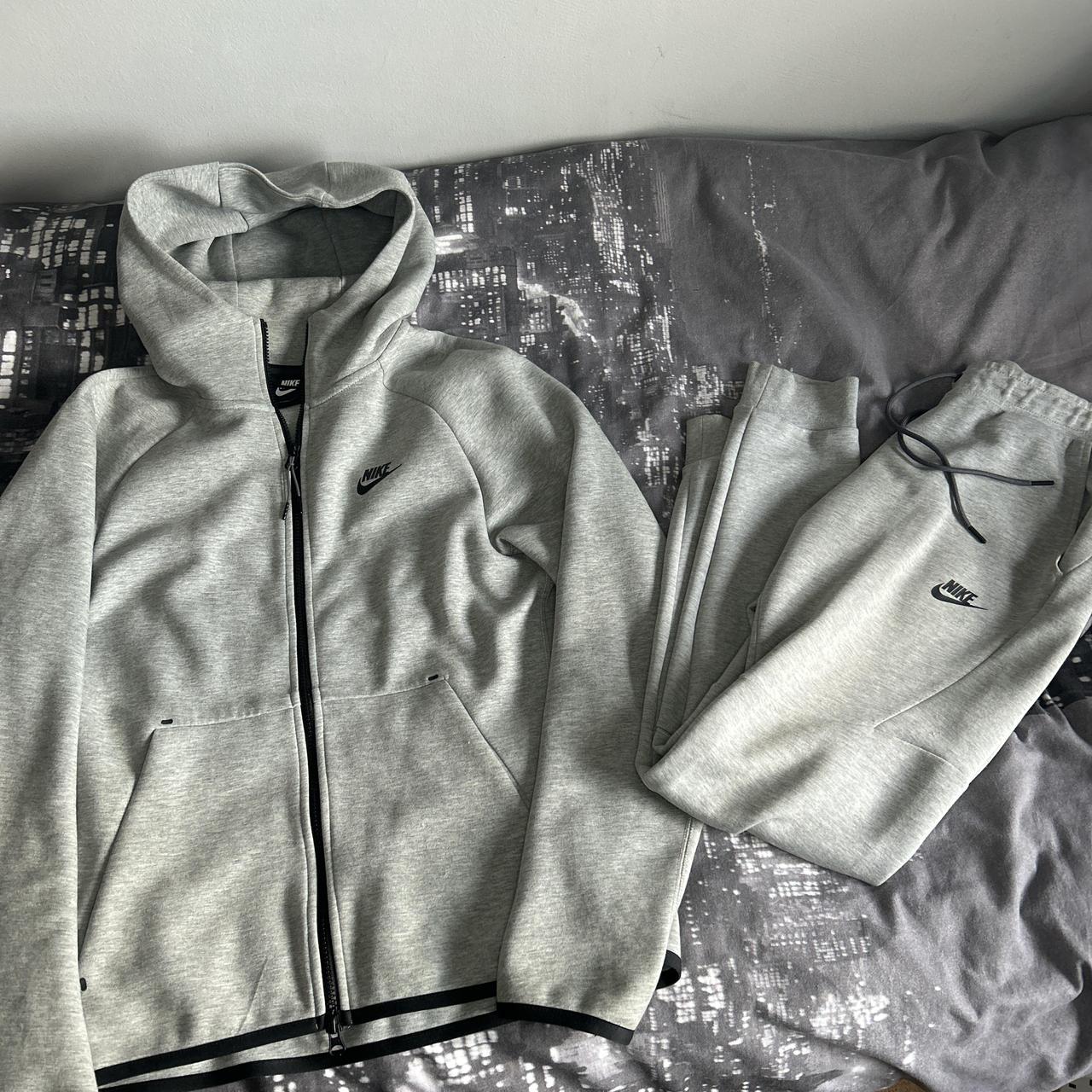 nike tech fleece senior