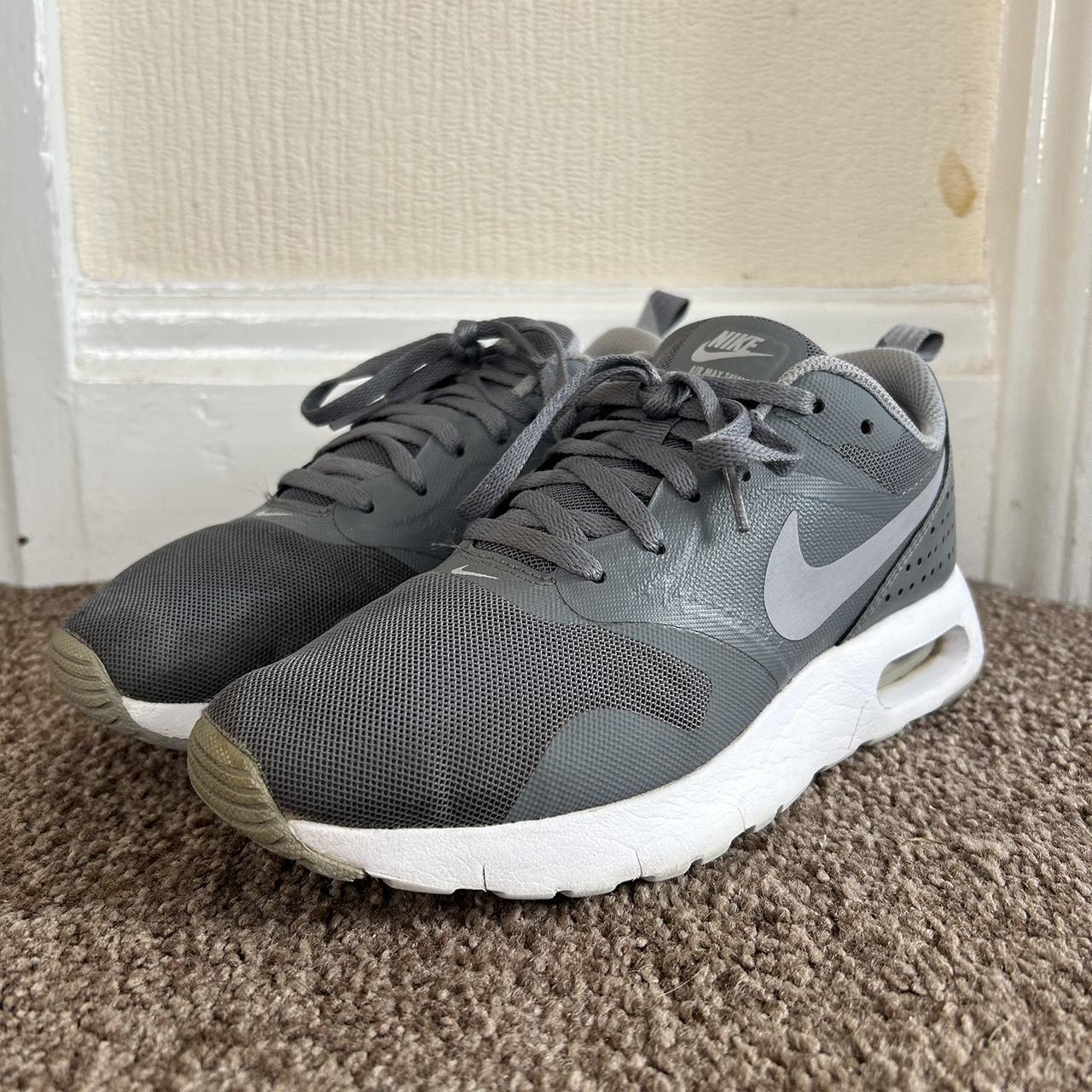 women s nike air max tavas worn but good condition