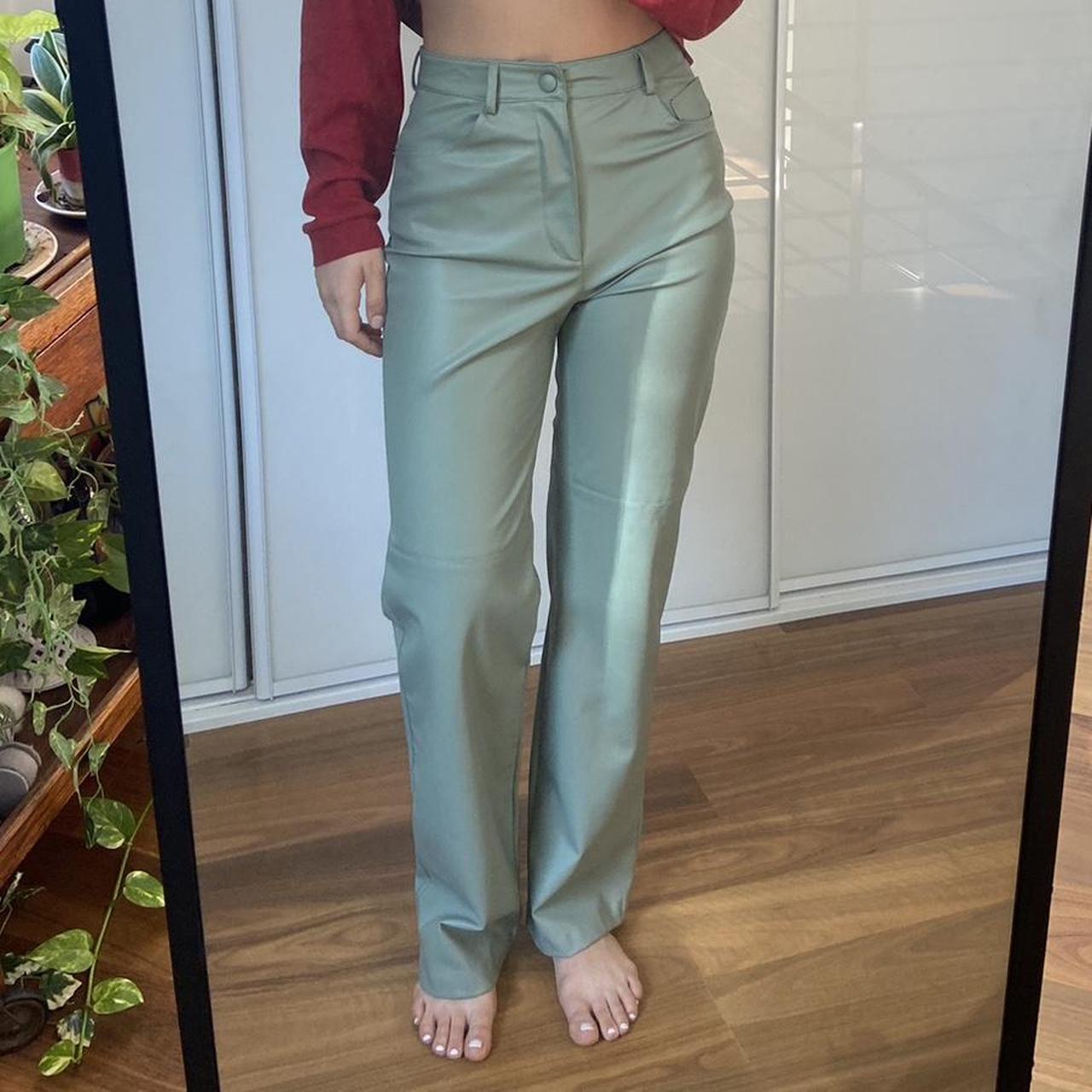 Green faux leather pants Zara #fauxleather - Depop