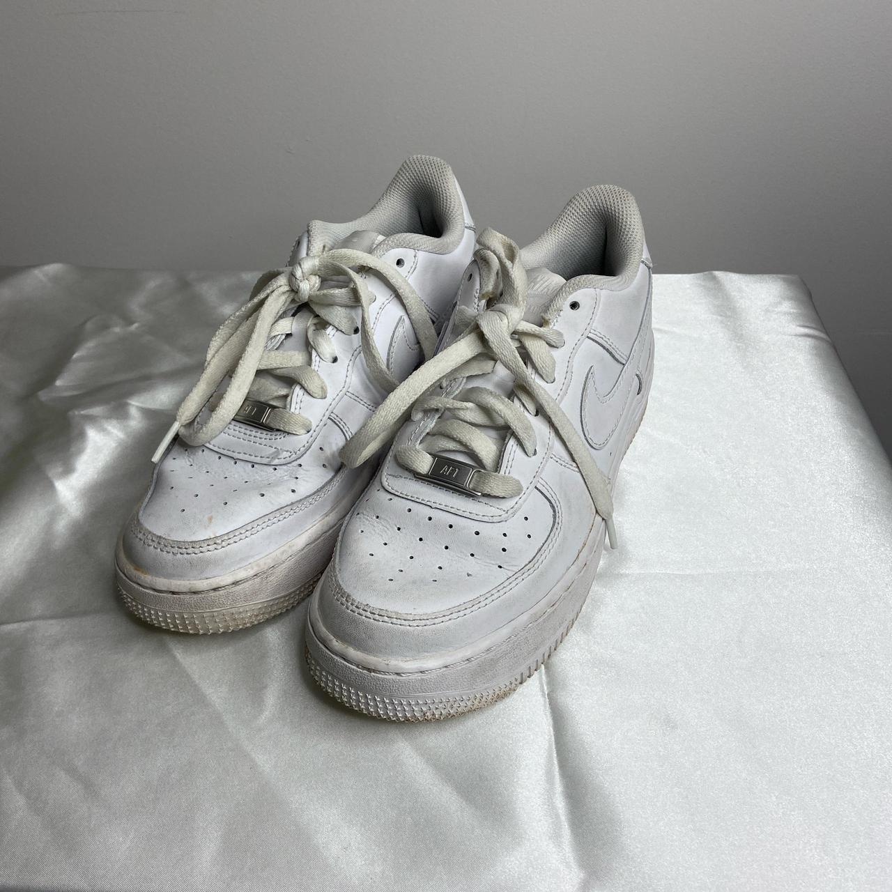 Dirty white air shops forces